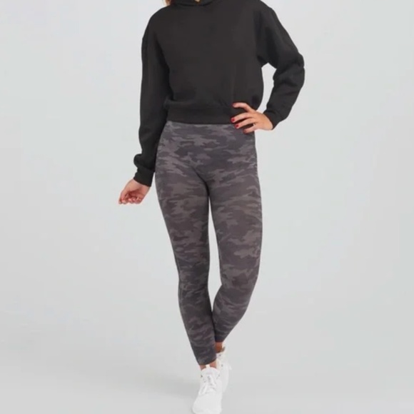 SPANX High Rise Seamless Camo Leggings - Picture 1 of 5